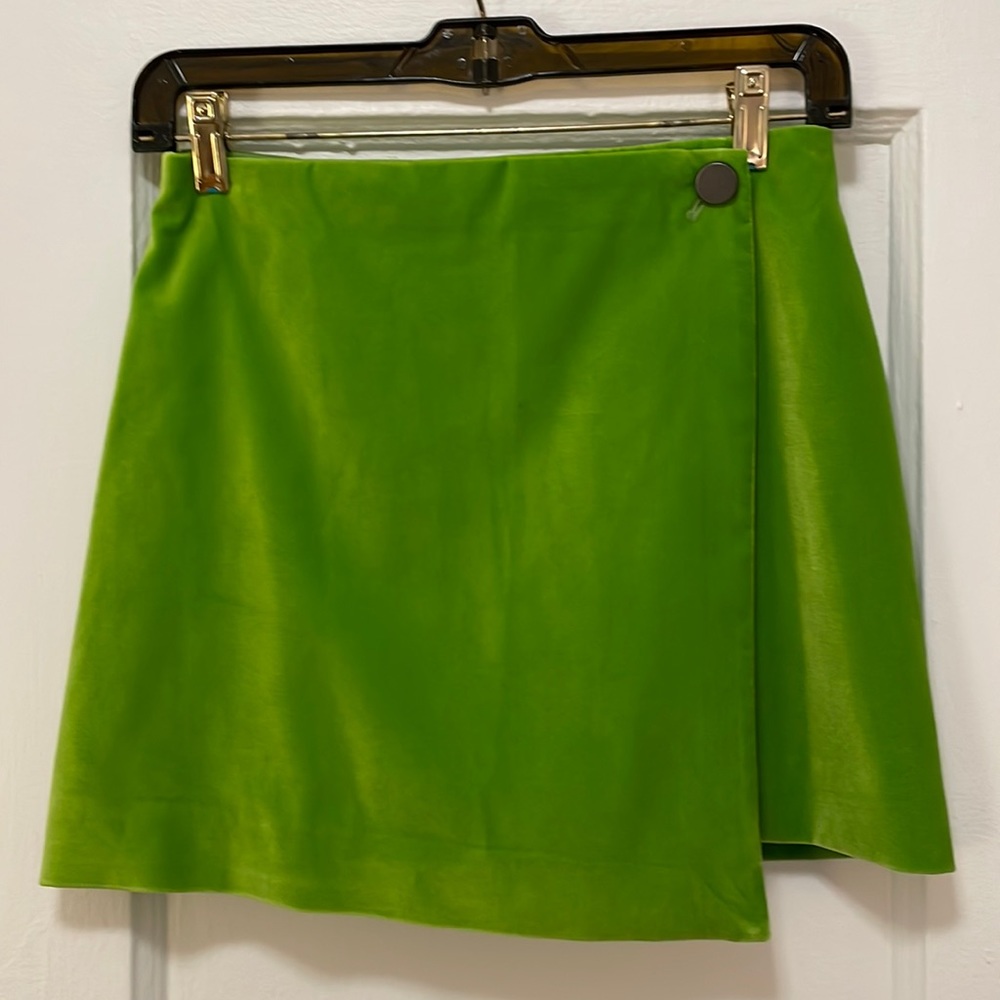 Alice + Olivia green velvet wrap skirt size 0